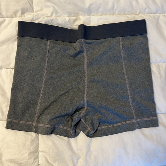 Nike Grey Dri-Fit Spandex Size Medium - Picture 2 of 2